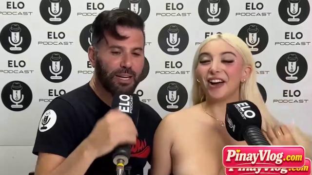 Podcast Blonde Habang Hinahalikan At Pinipisil Ang Suso